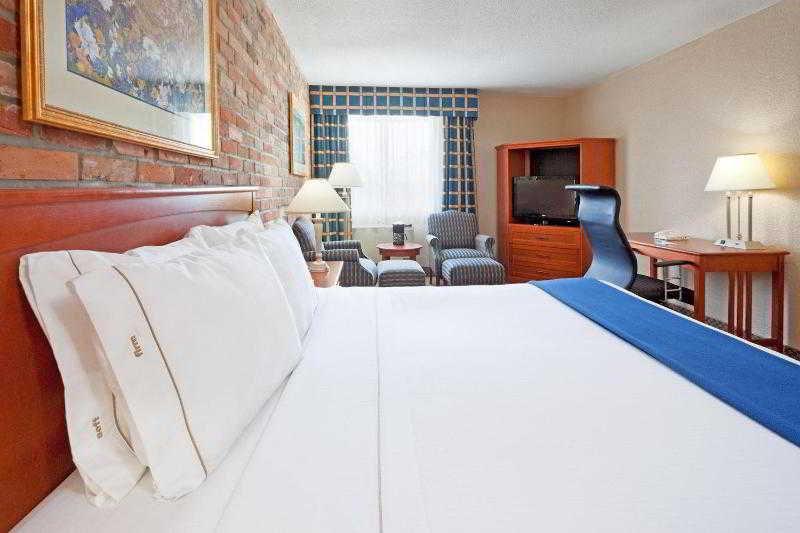 Holiday Inn Express Toronto East, An Ihg Hotel Exterior photo